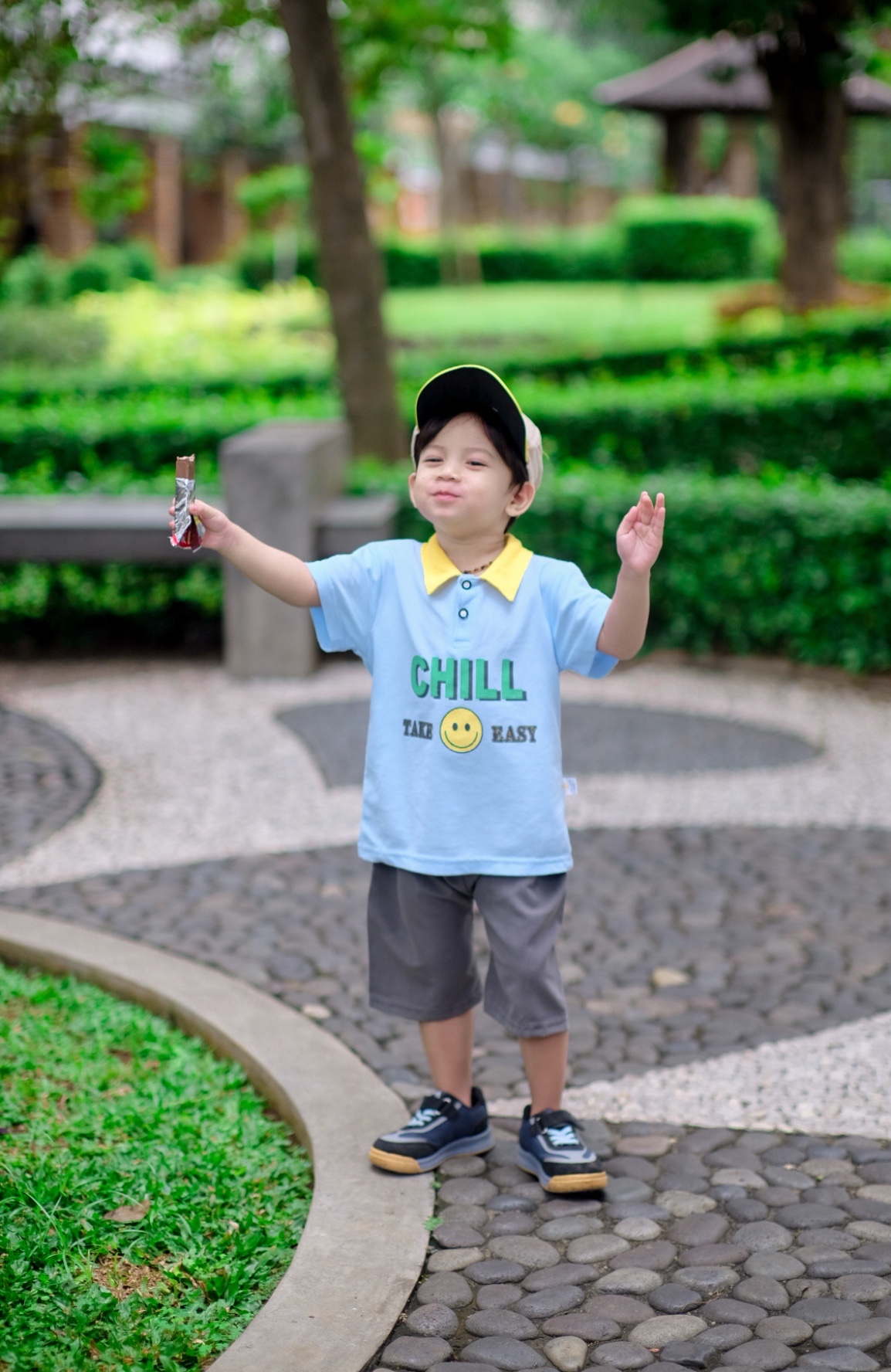 produk laki-laki baju biru